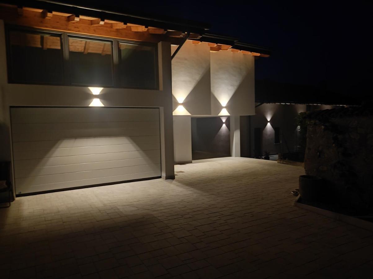 Luminoso Appartamento Vista Lago Solto Collina Экстерьер фото