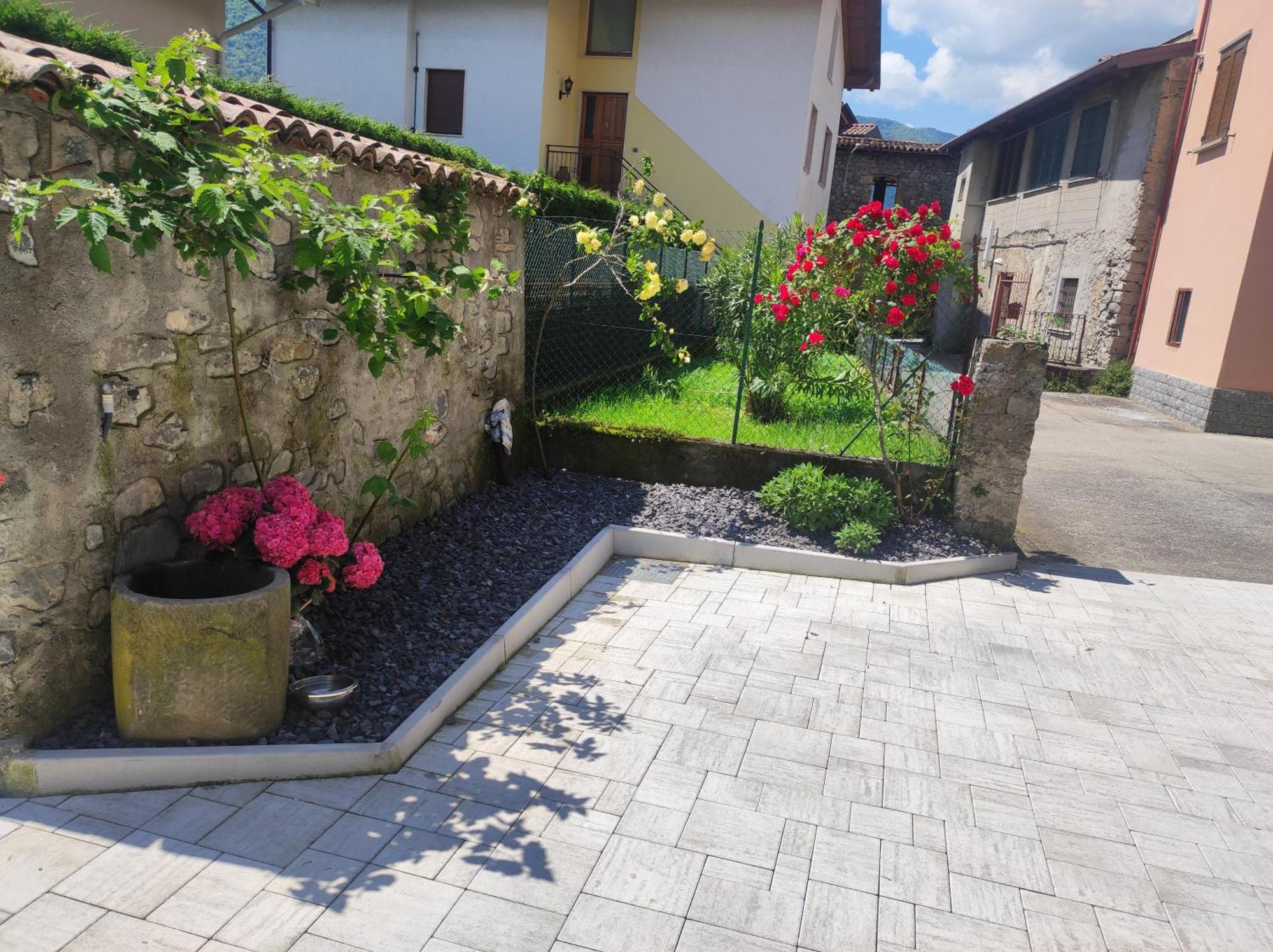 Luminoso Appartamento Vista Lago Solto Collina Экстерьер фото