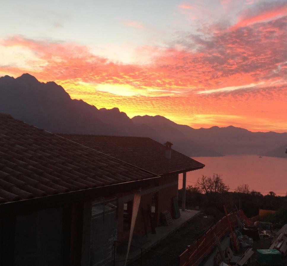 Luminoso Appartamento Vista Lago Solto Collina Экстерьер фото